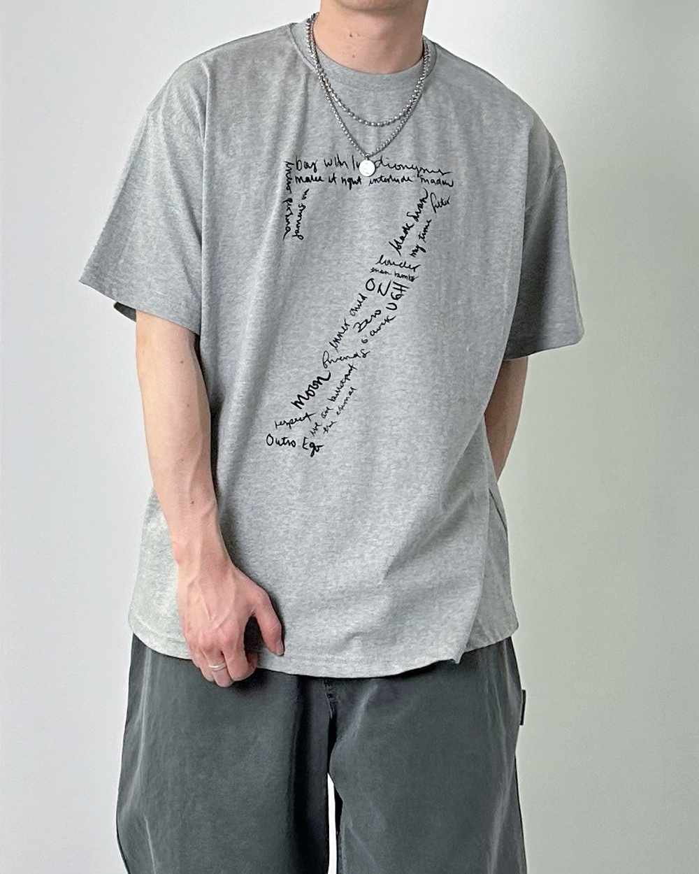 반팔 티셔츠 모델 착용 이미지-S12L4